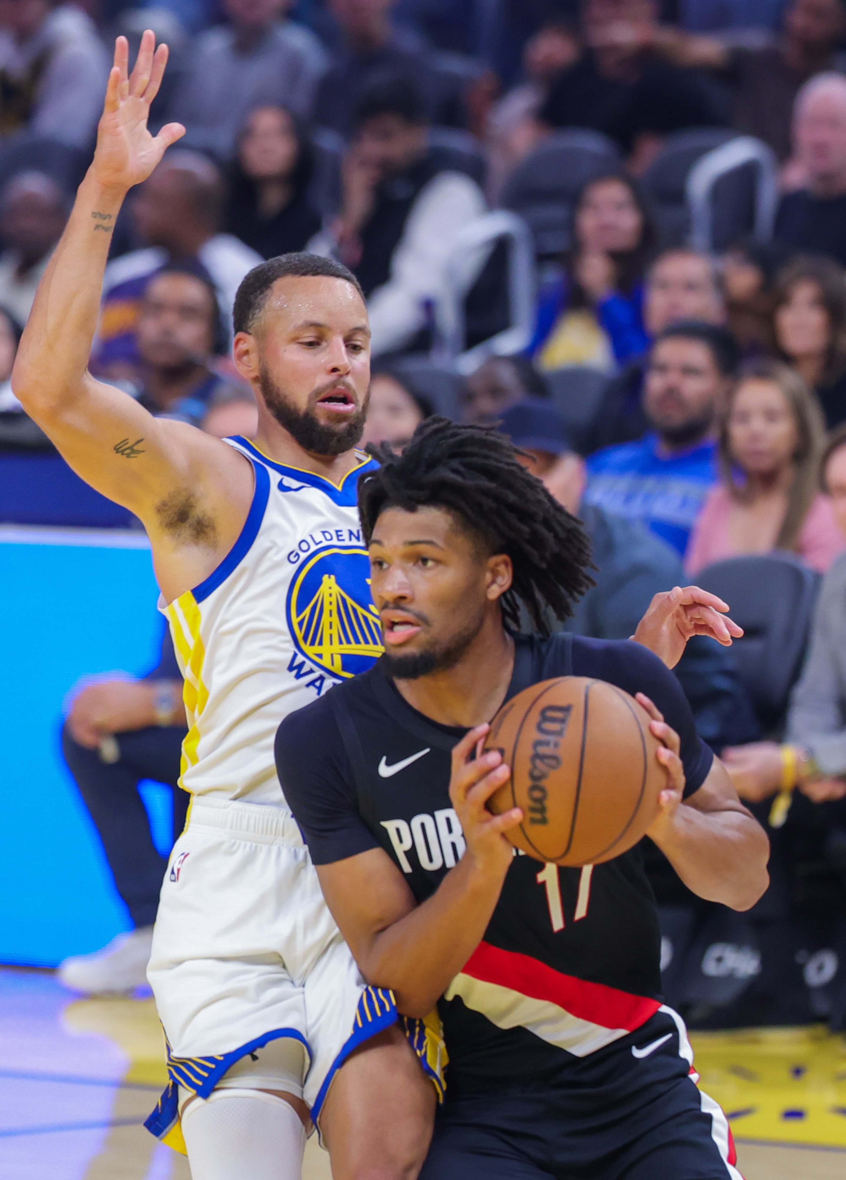 开云体育波特兰开拓者训练开放日，国际比赛日远射贴柱引欢呼，NBA常规赛在即，年轻球员得到机会的简单介绍